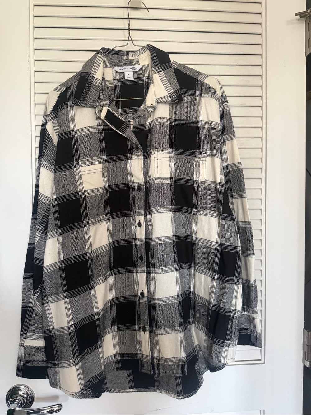 Old Navy Black & White Plaid Button-Up Shirt